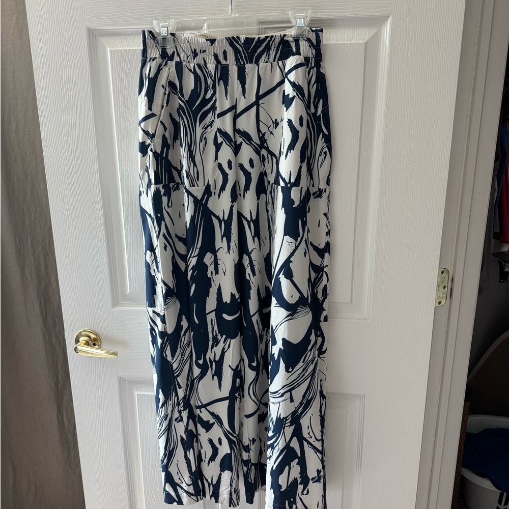 Swift Mid-Rise Wide Leg Pants